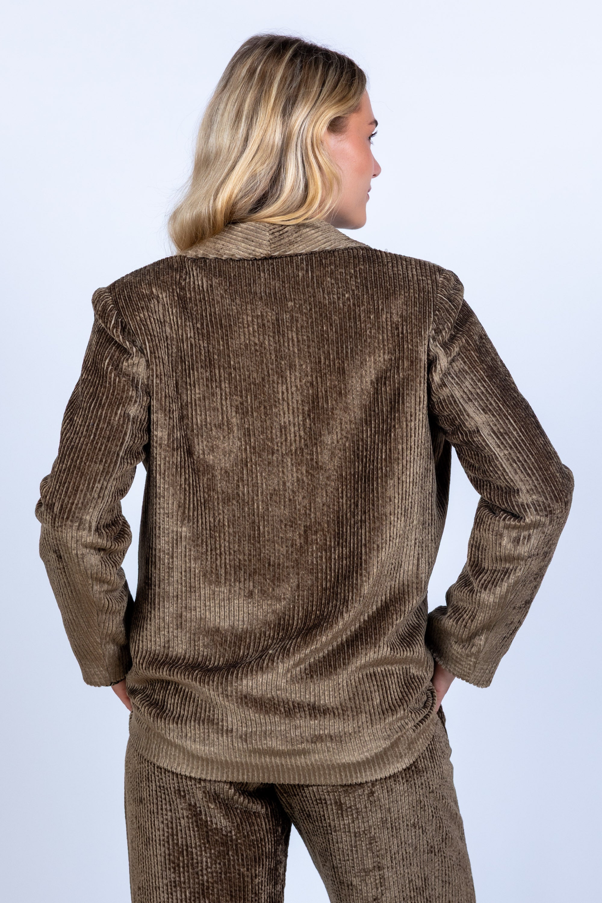 #kleur_KHAKI