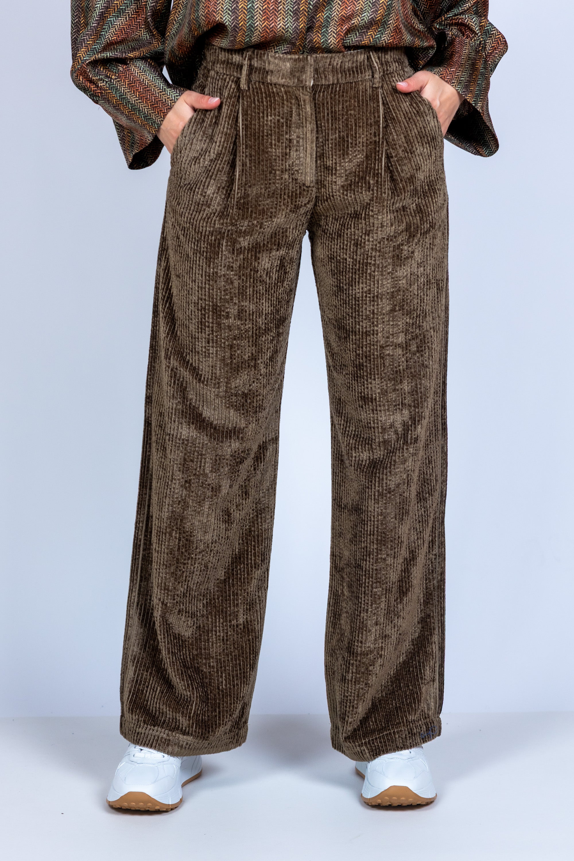 #kleur_KHAKI