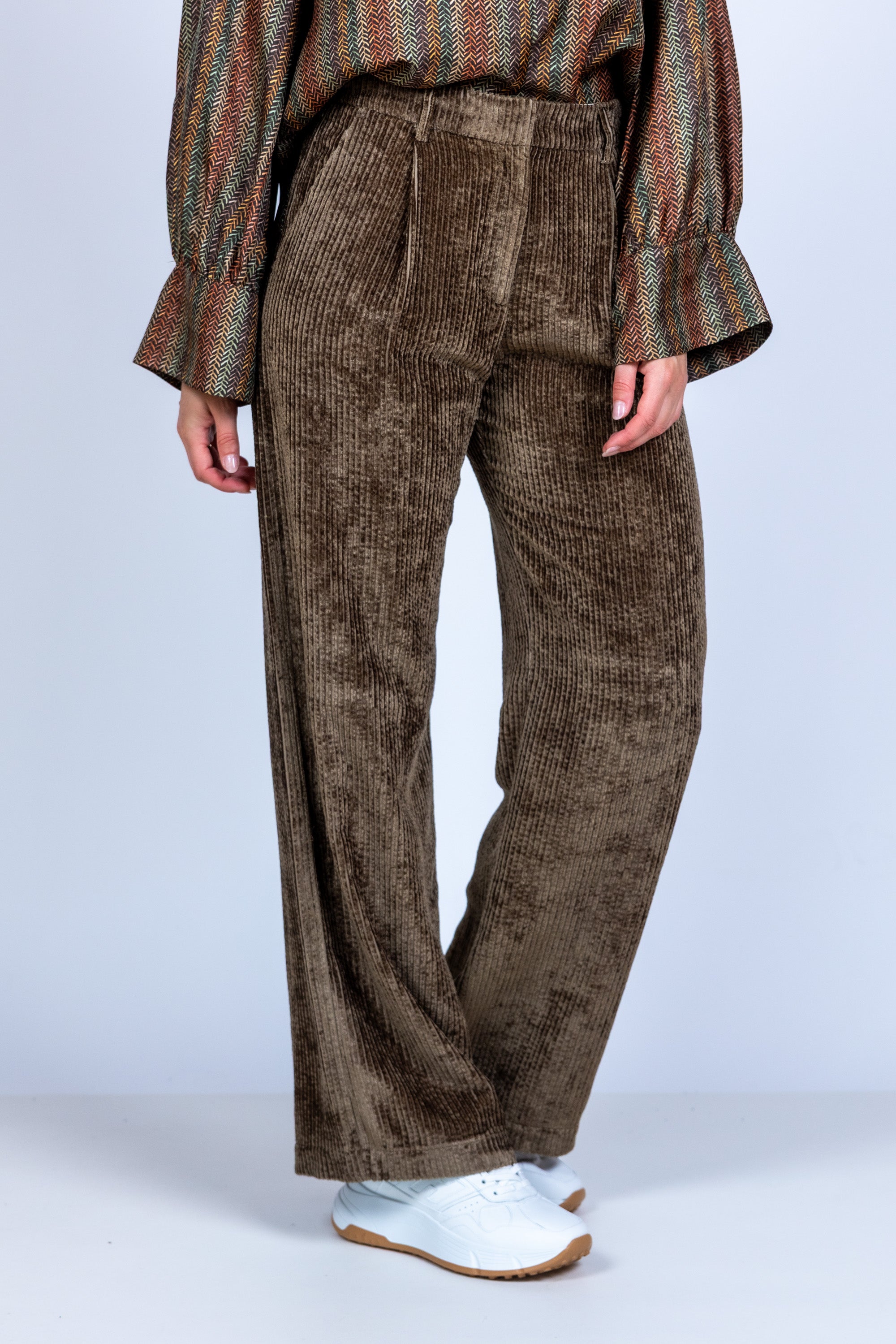 #kleur_KHAKI